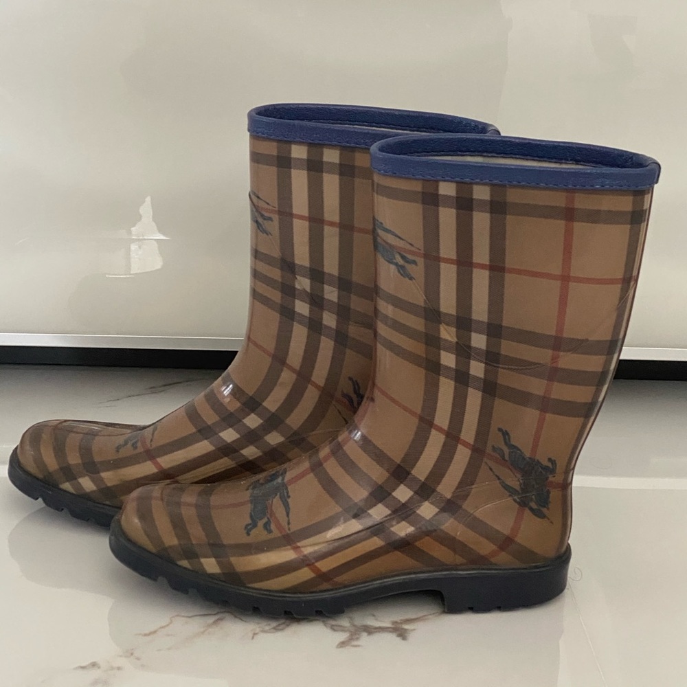 Burberry Mid Rain Boots ☔️